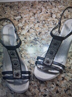 Ladies New Bandalino Silver/Black Beaded/Wedge Heel/Size 8 1/2 Sandal